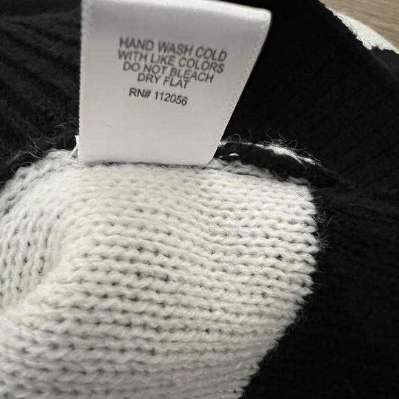 Acrylic V-Neck Star Sweater by Zenana Sz S NWOT - Picture 4 of 7